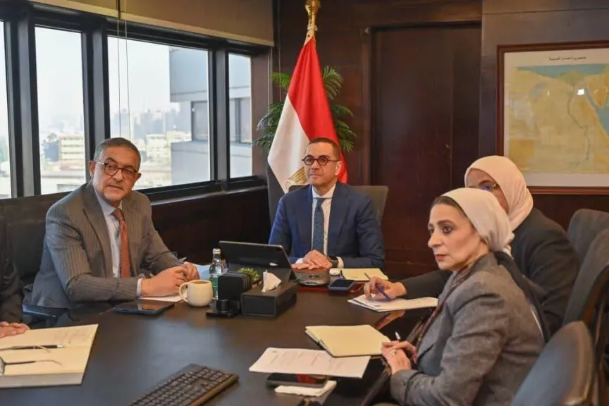 وزير الاستثمار يبحث مع وزير التجارة والصناعة الكوري سبل تعزيز العلاقات