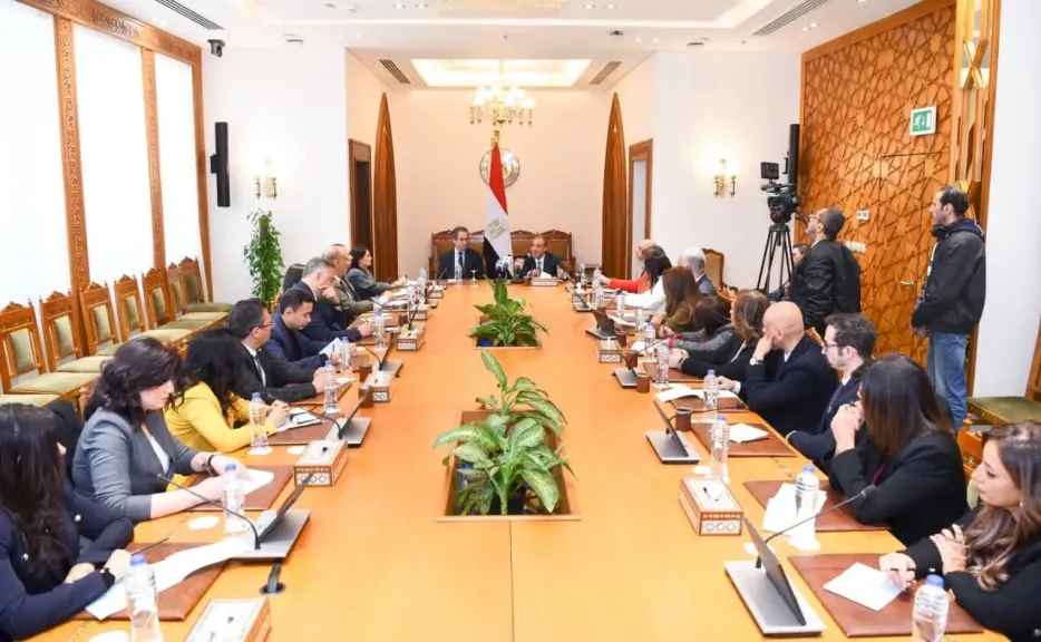 وزير الخارجية يستقبل رئيس الهيئة الوطنية للاعلام ومذيعي التليفزيون المصري