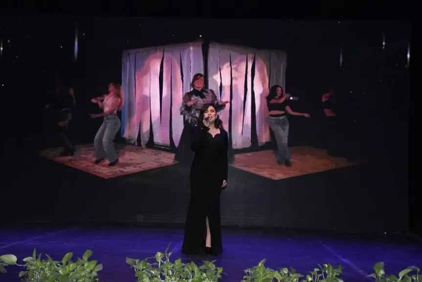 أماني السويسي تحصد جائزة التميز عن لعينيك حنيت بدار الأوبرا المصرية