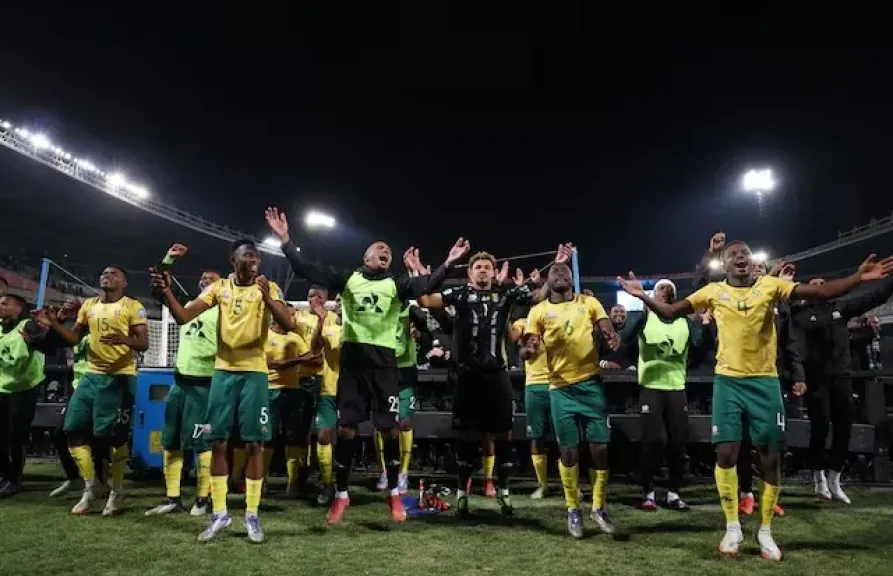 مشاركة شرفية لشيكو بانزا.. جنوب أفريقيا تتصدر مجموعة مصر بالفوز على أنجولا