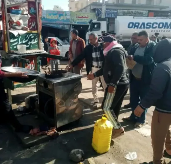 مرسى مطروح تشن حملة موسعة لفرض الانضباط وإزالة إشغالات الطريق برأس الحكمة