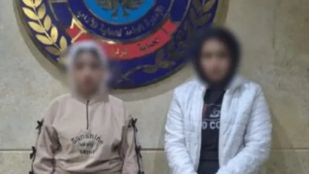 ضبط فتاتين تروجان للرذيلة من خلال تطبيق علي الهاتف
