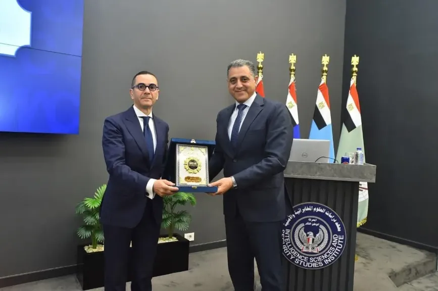 وزير الاستثمار والتجارة الخارجية يلتقي أعضاء دورة التمثيل الدبلوماسي العسكري بالخارج