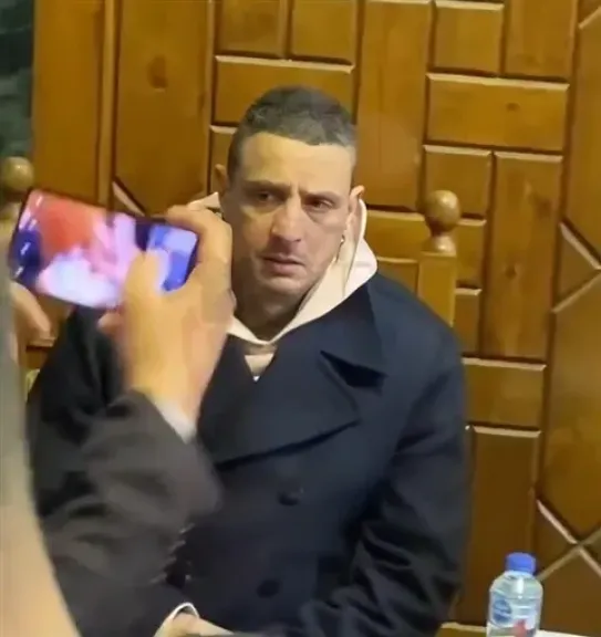 نقيب الصحفيين: ما جرى من أحد المصورين في عزاء والدة الفنان أحمد الفيشاوي انتهاك لقواعد التغطية