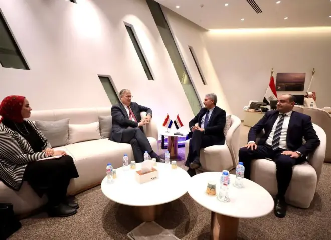 وزير السياحة والآثار يبحث مع سفير هولندا بالقاهرة سبل تعزيز التعاون المشترك