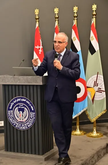 د. سويلم يلقي محاضرة في ندوة هيئة الاستخبارات العسكرية لتأهيل عناصر التمثيل الدبلوماسي العسكري بالخارج