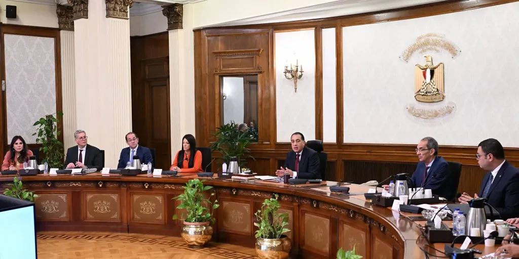 رئيس الوزراء يتابع موقف تسليم وتشغيل المشروعات المُنفذة ضمن المرحلة الأولى من ”حياة كريمة”