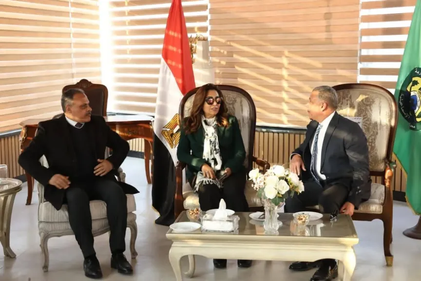 وزيرة التنمية المحلية ومحافظ الإسماعيلية يتفقدان مشروع تطوير نادي وشاطئ الفيروز