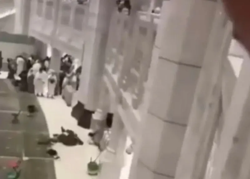 الأمن العام السعودي: إلقاء شخص نفسه من الأدوار العلوية للمسجد الحرام وإصابة رجل أمن أثناء محاولة إنقاذه