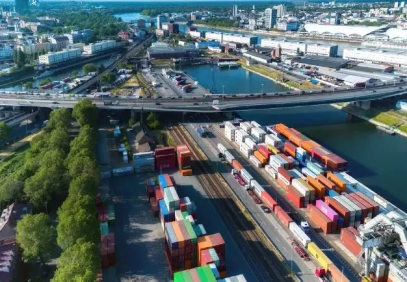 الحكومة الألمانية تعلن مبادرات لدعم الاقتصاد البحري