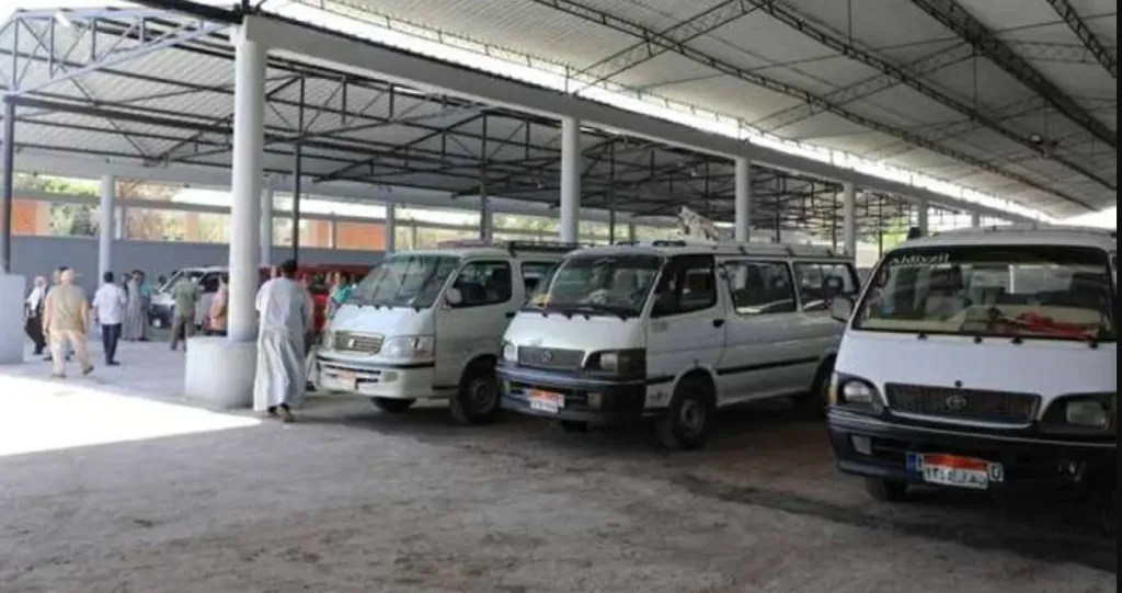 ممنوع ركوب السيدات بجوار السائق .. محافظة البحيرة تلغي قرار إدارة المواقف بالمحافظة .. تفاصيل