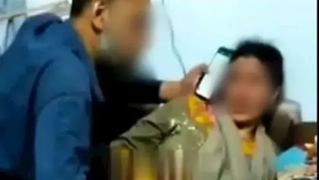 فيديو لدجال يلامس مناطق الـ ”عفة” يثير الجدل وتحرك عاجل من النيابة العامة والقبض علي أطراف الفيديو