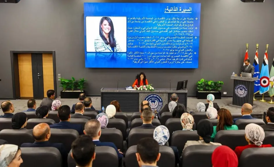 وزيرة التخطيط والتنمية الاقتصادية والتعاون الدولي تلتقي الملحقين العسكريين المرشحين للعمل بالخارج