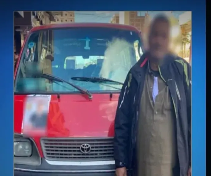 ضبط شخص مستقلًا سيارة «ميكروباص» عليها صورة أحد المرشحين بدائرة شبراخيت