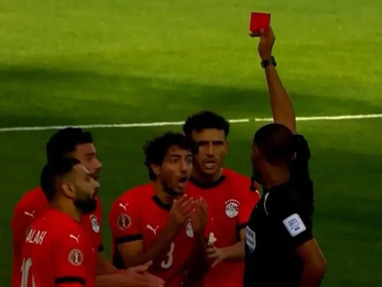 محمد هاني يعتذر للجماهير بعد الطرد أمام جنوب إفريقيا