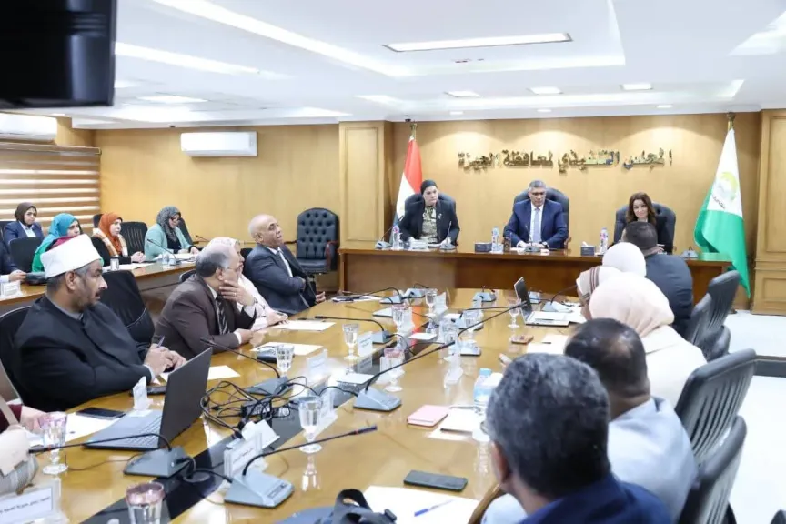 رئيسة المجلس القومي للطفولة والأمومة ومحافظ الجيزة يترأسان اجتماع اللجنة العامة لحماية الطفل