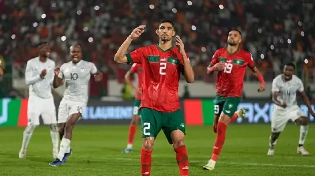 حكيمي ينتقد تصرفات جماهير المغرب