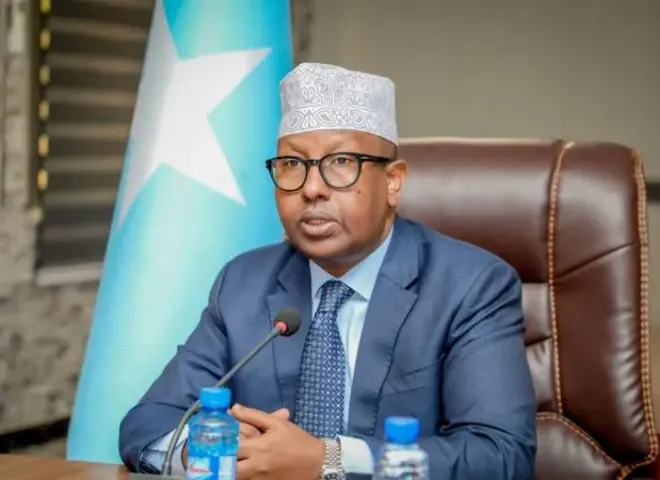وزير الدفاع الصومالي يؤكد توظيف جميع الآليات الدبلوماسية والقانونية لحماية سيادة واستقلال بلاده