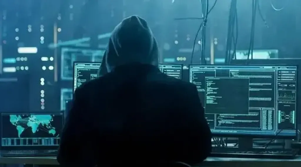 هاكرز ينشرون مواد حصلوا عليها باختراق هاتف رئيس مكتب نتنياهو