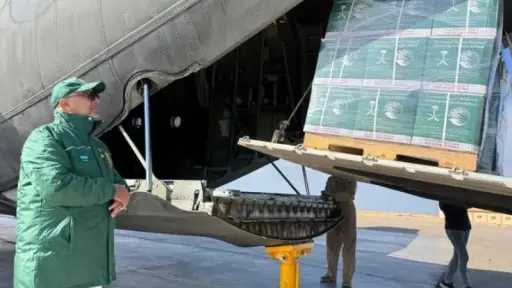 مطار العريش يستقبل الطائرة الإغاثية السعودية الـ77 لإغاثة الشعب الفلسطيني في غزة