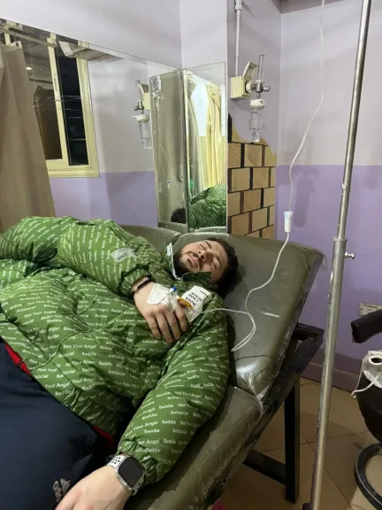 نجل فنانة شهيرة يتعرض لوعكة صحية ونقلة للمستشفي لتلقي العلاج