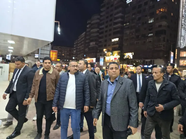 حملة مكبرة بحي شرق مدينة نصر لمراجعة تراخيص المحال بشارع عباس العقاد