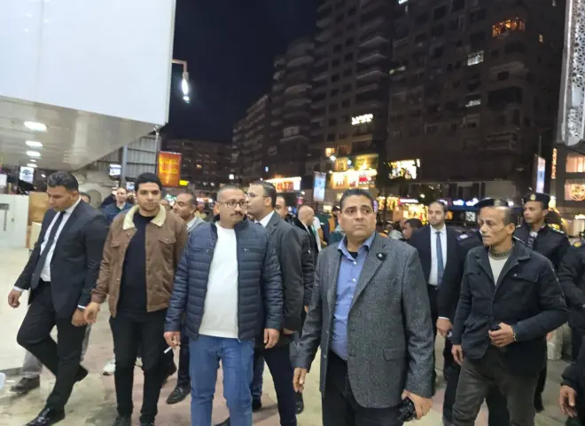 حملة مكبرة بحي شرق مدينة نصر لمراجعة تراخيص المحال بشارع عباس العقاد