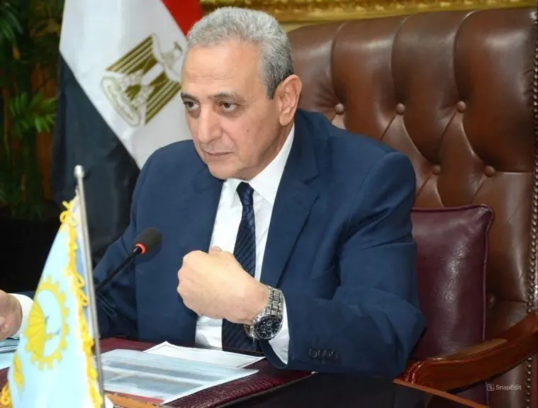 محافظ الغربية يقود حملة مكبرة لفرض الانضباط بسوق أبو دراع استجابة لشكاوى المواطنين وفتح الشرايين المرورية