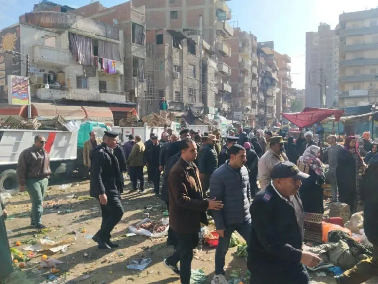 حملة لإزالة إشغالات سوق أبو دراع وفتح السيولة المرورية في المحلة