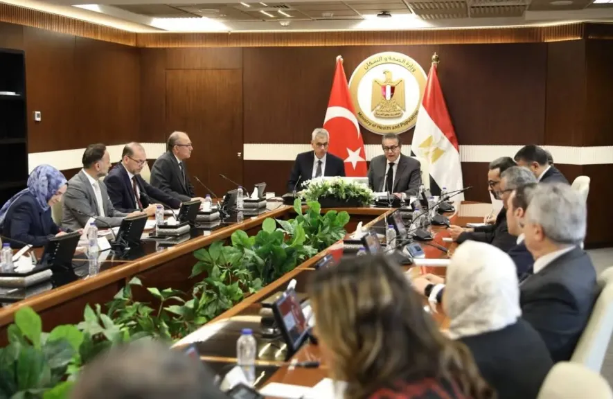 نائب رئيس مجلس الوزراء يعقد اجتماعًا موسعًا مع وزير الصحة التركي