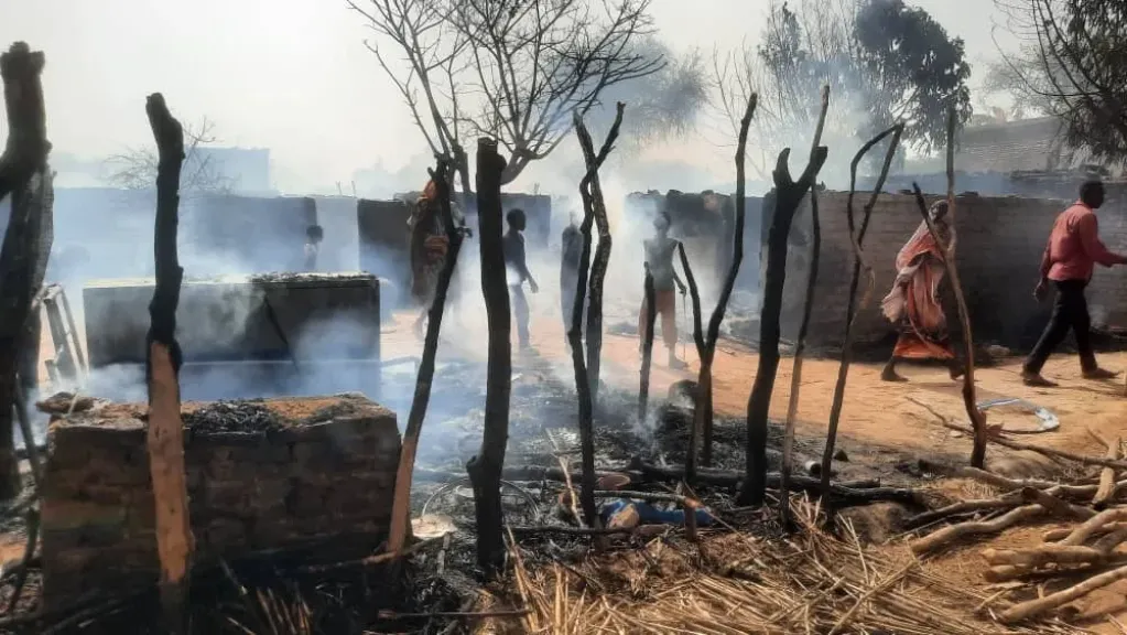 السودان: حريق بمخيم نازحين في شمال دارفور يشرد 34 أسرة.. ويونيسف تحذر من وضع مزرٍ للأطفال