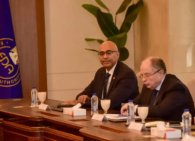 رئيس هيئة الدواء المصرية يعقد اجتماعاً مع ممثلي غرفة صناعة الدواء لبحث تعزيز الصناعات الدوائية