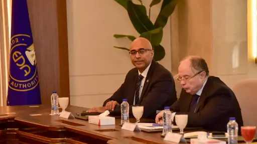 رئيس هيئة الدواء المصرية يعقد اجتماعاً مع ممثلي غرفة صناعة الدواء لبحث تعزيز الصناعات الدوائية