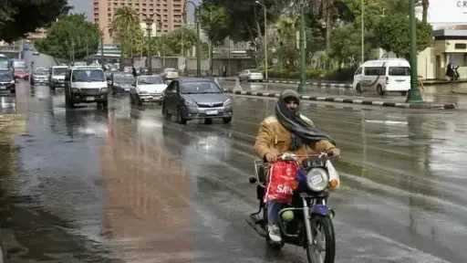 طقس الساعات المقبلة.. فرص سقوط أمطار شديدة ورياح ترابية بهذه المناطق