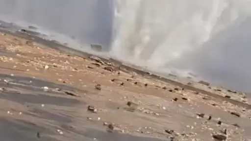 انفجار ماسورة صرف صحي بشارع التسعين بمنطقة التجمع .. صور