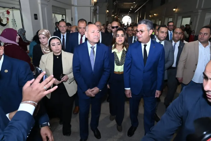 وزيرا التموين والتنمية المحلية ومحافظ القاهرة يفتتحون سوق ومعرض مستلزمات الأسرة والسلع الغذائية المخفضة بمنطقة السبتية