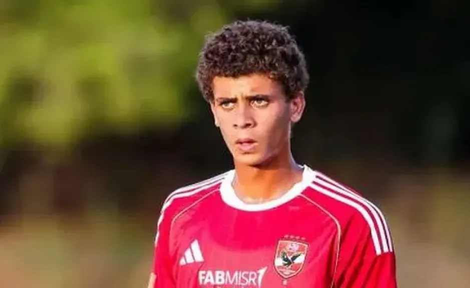 حمزة عبد الكريم يغادر مباراة الأهلي والمقاولون للإصابة