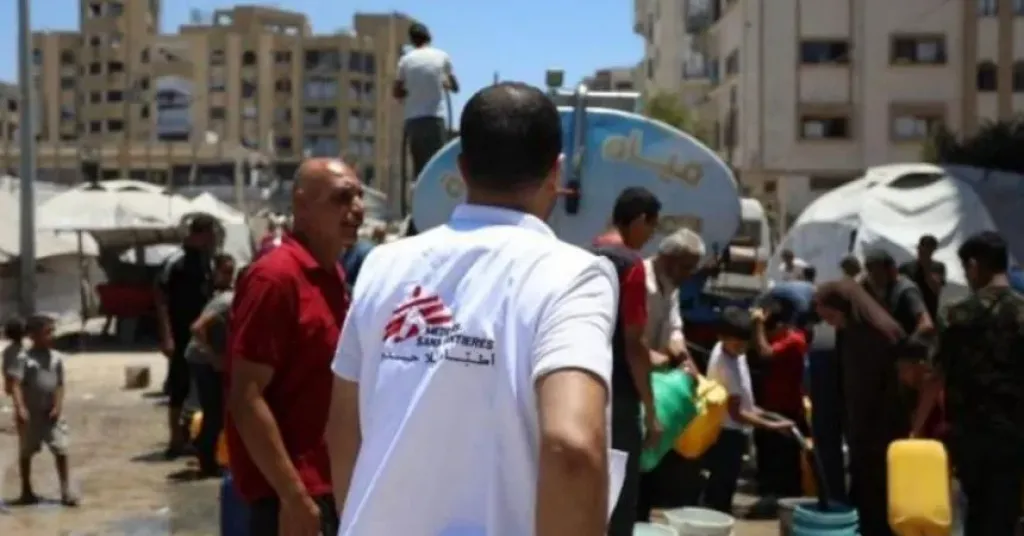 تضييق جديد على الإغاثة.. إسرائيل تعلّق عمل أكثر من 20 منظمة إنسانية عاملة في غزة