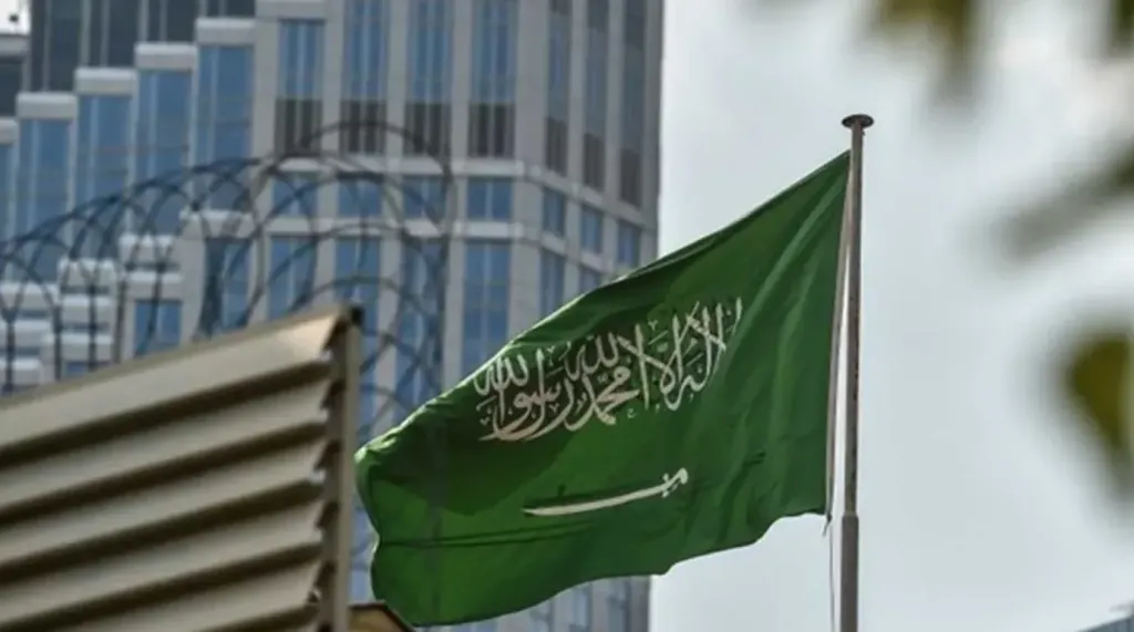 السعودية تدرس قرضًا بـ8 مليارات دولار وسط تداعيات الحرب الأمريكية في إيران