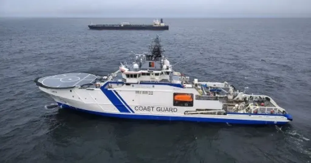 الشرطة الفنلندية تعتقل 14 شخصا وتحتجز سفينة يشتبه في تسببها في أضرار بكابل بحري