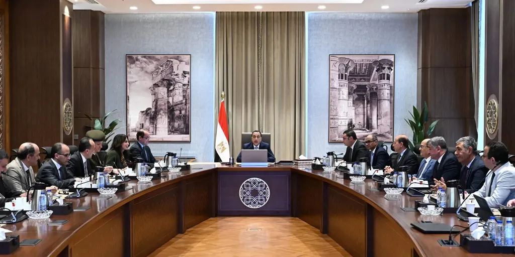 رئيس الوزراء يتابع موقف استكمال مشروعات المرحلة الأولى من المبادرة الرئاسية ”حياة كريمة”