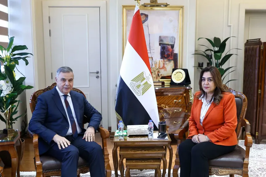 وزيرة التنمية المحلية تبحث مع محافظ الإسكندرية الموقف التنفيذي لمشروعات الخطة الاستثمارية ومنظومة التصالح والتقنين والنظافة