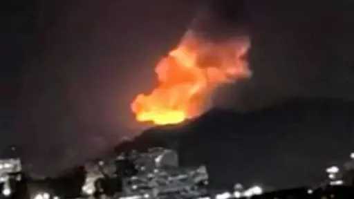 انفجارات تهز العاصمة الفنزويلية وتحليق لطائرات حربية امريكية علي ارتفاع منخفض .. ورئيس فنزويلا مستعدون للتفاوض