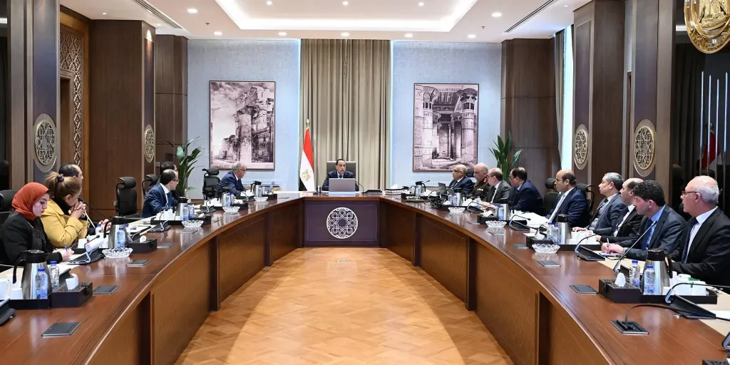 رئيس الوزراء يتابع الموقف التنفيذي لأعمال اللجنة المشتركة المشكلة لتصويب تواجدات طرح النهر