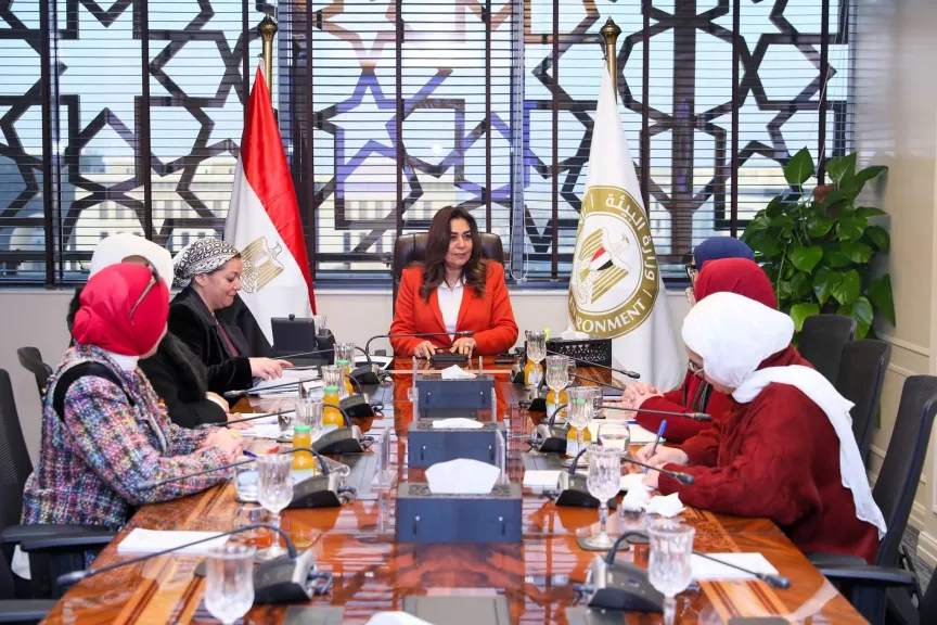 وزيرة البيئة توجه بتكثيف المتابعة الميدانية لضمان الالتزام بالمعايير والاشتراطات البيئية المعتمدة داخل القطاع الصناعي