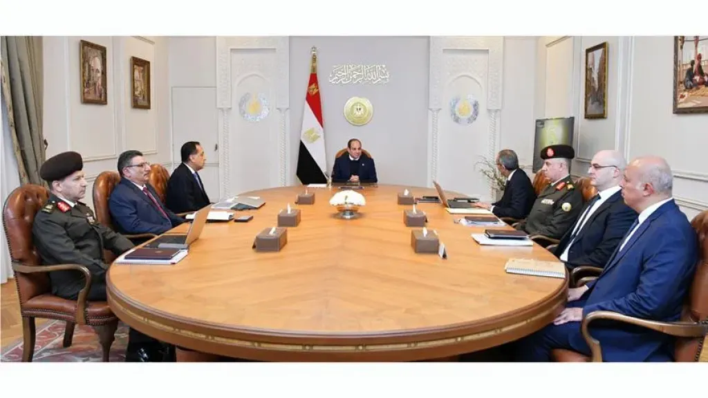 الرئيس السيسي يتابع المحاور الاستراتيجية لتطوير صناعة الاتصالات في مصر