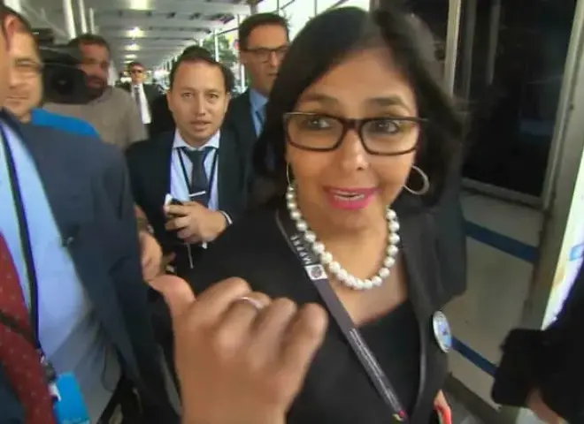 إطلاق نار قرب القصر الرئاسي في كاراكاس وسط تضارب حول طبيعة الأحداث