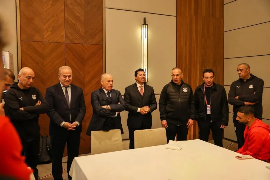 في لقائهم باللاعبين .. وزير الرياضة وأبو ريدة يجتمعون بمنتخب مصر