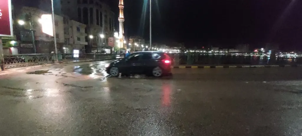 سقوط أمطار متوسطة على دمياط فجر اليوم
