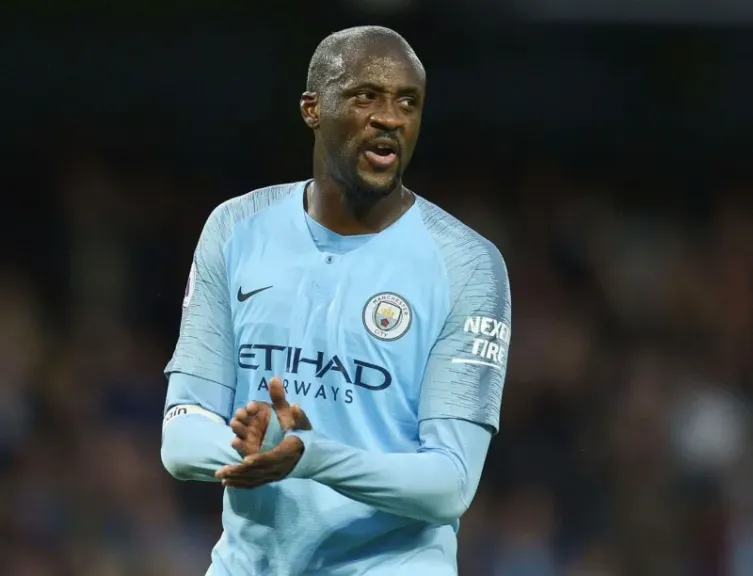 يايا توريه يعلق على ارتداء سيمينيو قميصه مع مانشستر سيتي